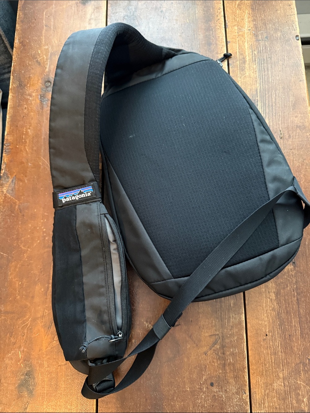 Patagonia 8L Black Atom Sling Bag - Picture 2 of 4